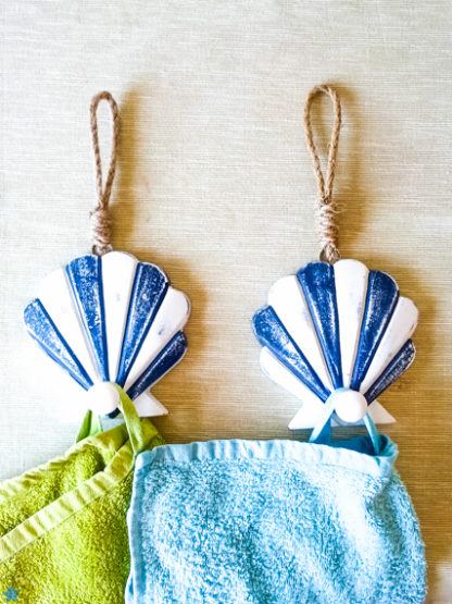 Vintage Wooden Seashell Hooks with Rope/ Pool towel Hanger/ Beach House Wall Decor/ Nautical Bathroom Decor/ Set of 2